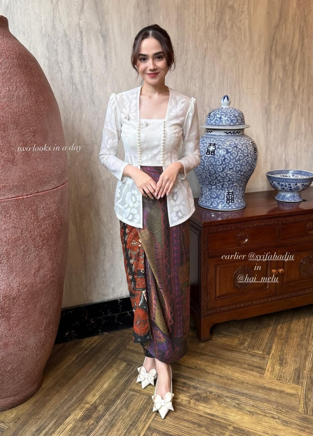 Syifa Hadju dengan kebaya kutu baru modern. Foto: Dok. Instagram @ivanteguhsantoso