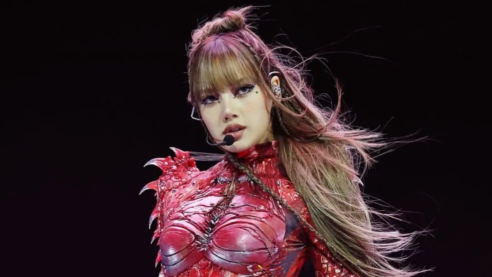 Disaksikan Pacar, Lisa BLACKPINK Alami Insiden Kecil di Coachella