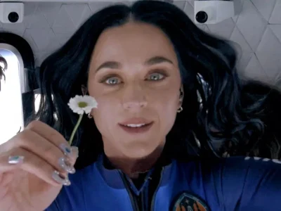 Katy Perry dihujat gegara pergi ke luar angkasa. Foto: Dok. Blue Origin