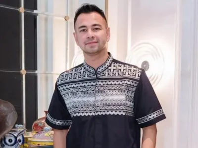Raffi Ahmad terjatuh dari sapi saat syuting. Foto: Dok. Instagram @raffinagita1717