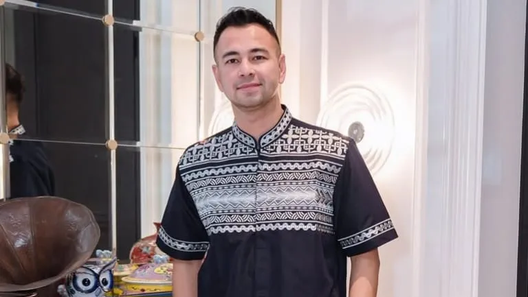 Kepala Terbentur, Raffi Ahmad Terjatuh saat Naik Sapi 1 Ton