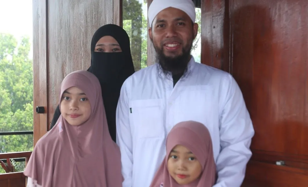 Pasutri di Bandung Tinggalkan Karier Mapan demi Anak Bisu Tuli