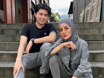 Olla Ramlan dan putranya, Sean. Foto: Dok. Instagram @ollaramlan