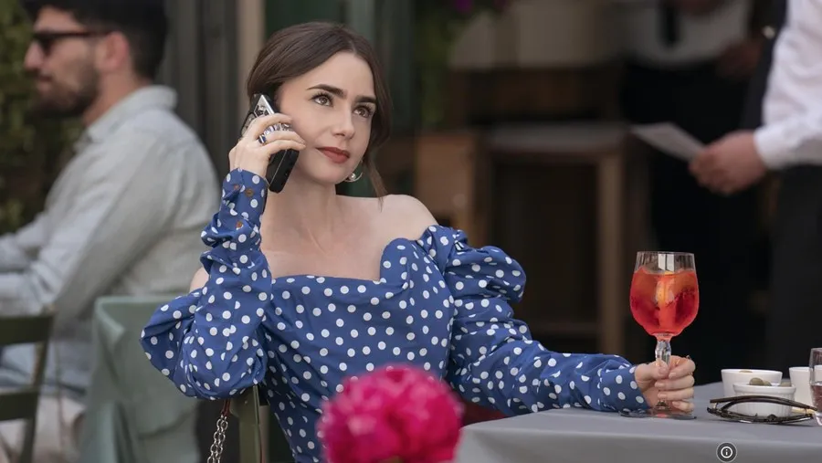 Serial ‘Emily in Paris’ Lanjut Season 5, Camille Razat Pamit