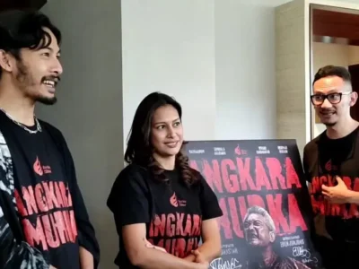 Raihaanun (tengah) antusias di film horor terbarunya 'Angkara Murka'. (Foto: Bayu/Nyata)