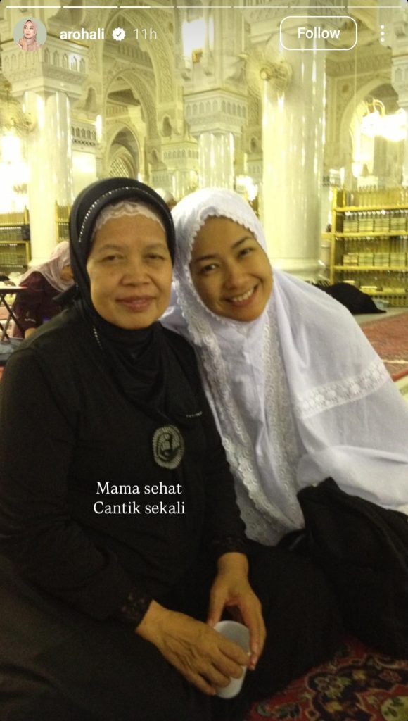 Salah satu kenangan terakhir Alya Rohali dengan sang ibu (Foto: Instagram/arohali)