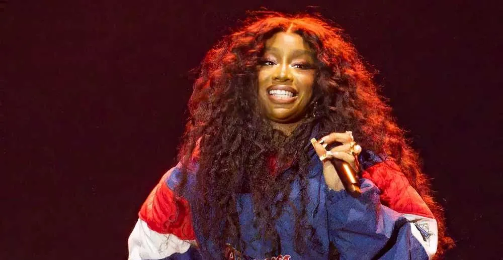 Buka Grand National Tour Bareng Kendrick Lamar, SZA Nyaris Jatuh saat Manggung