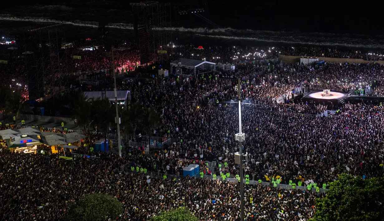 Foto udara suasana konser Lady Gaga. Foto : Daniel Ramalho/AFP
