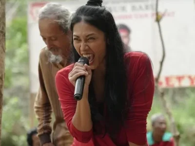 Anggun C Sasmi di film ‘Para Perasuk’ (Foto: Instagram/filmparaperasuk)