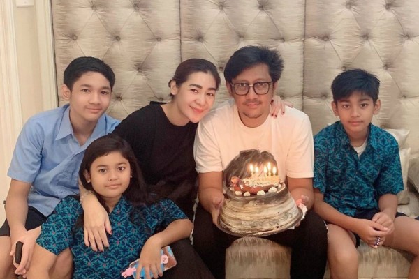 Kejutan ulang tahun untuk Andre Taulany. Foto : Instagram/erintaulany