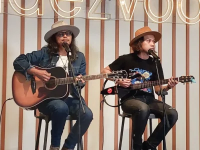 Muhammad Gunawan alias Gugun (kiri) rilis album akustik 'Live Unplugged'. (Foto: Agnes/Nyata)