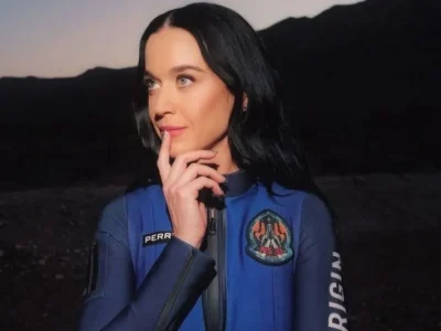 Katy Perry mengenakan baju astronot sebelum berwisata ke luar angkasa. Foto : /Instagram/@katyperry