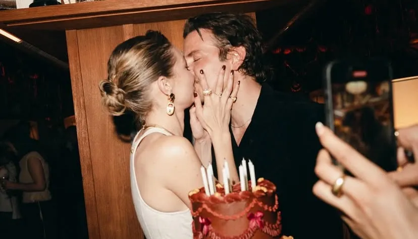Gigi Hadid Pamer Ciuman Mesra dengan Bradley Cooper