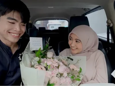 Kebersamaan Arafah Rianti dan Steven Wongso. Foto : Youtube/Arafah Rianti