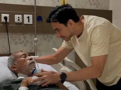 Ayah Darius Sinathrya meninggal dunia. Foto : Instagram/darius_sinathrya