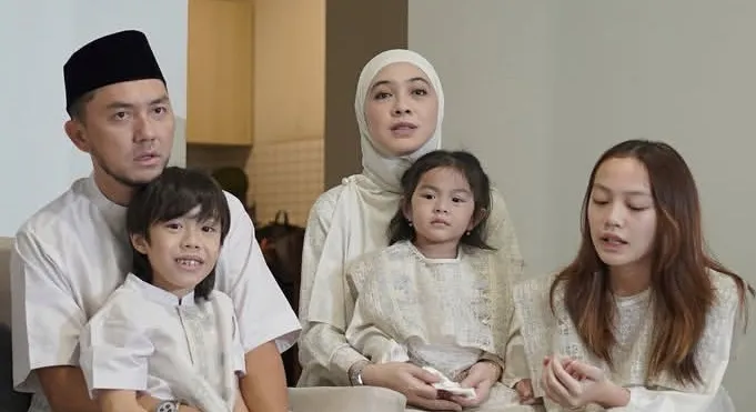 Artis Haji 2025, Omesh dan Istri Pamitan ke Keluarga