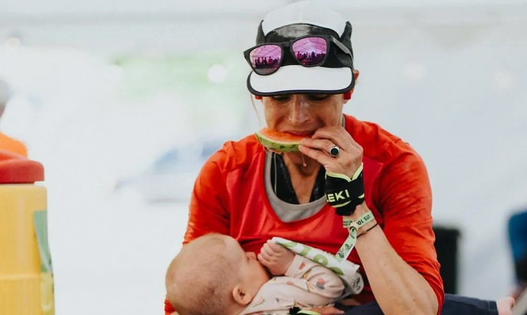 Pelari Kanada ini Menangi Lomba Marathon Sambil Menyusui