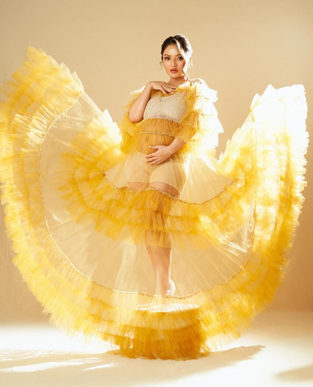 Maternity shoot Siti Badriah yang sedang hamil anak kedua. Foto: Dok. Instagram @sitibadriahh