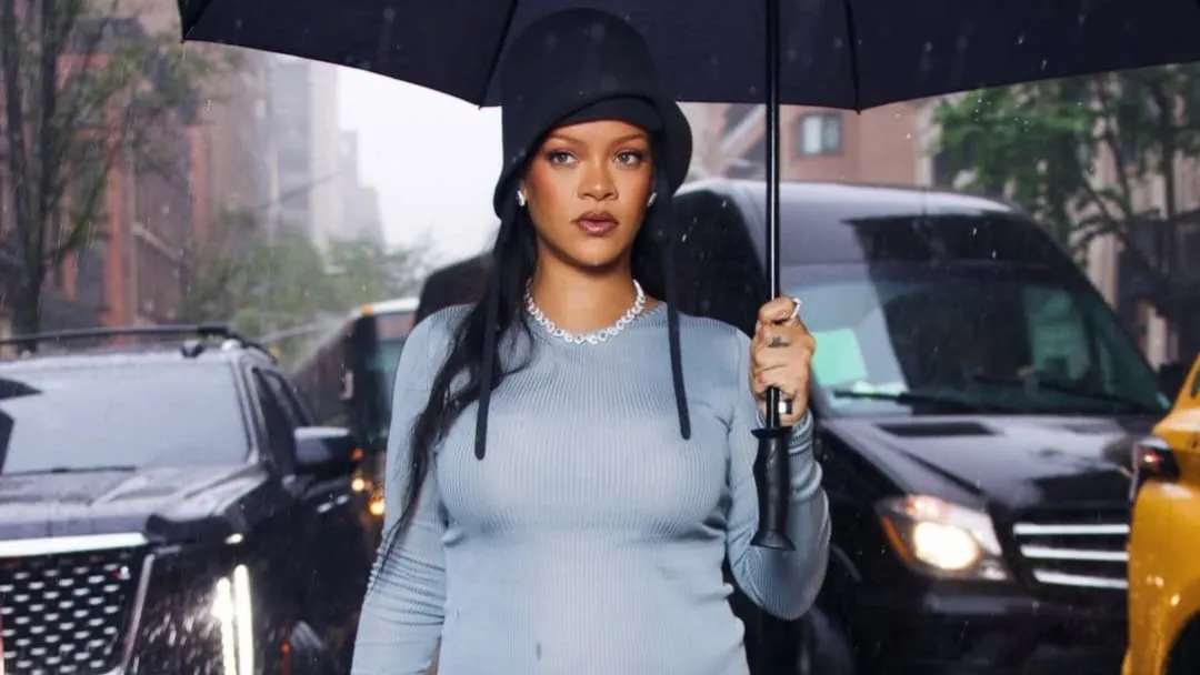 Rihanna Hamil Anak ke Tiga, Pamer Baby Bump di Met Gala 2025