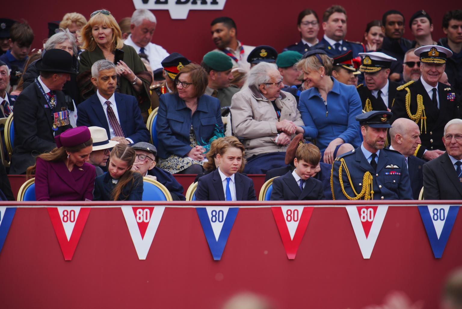 Keluarga Wales di peringatan Hari Kemenangan Eropa. Foto: Dok. Getty Images
