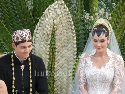 Luna Maya dan Maxime Bouttier resmi menikah. Foto: YouTube TS Media