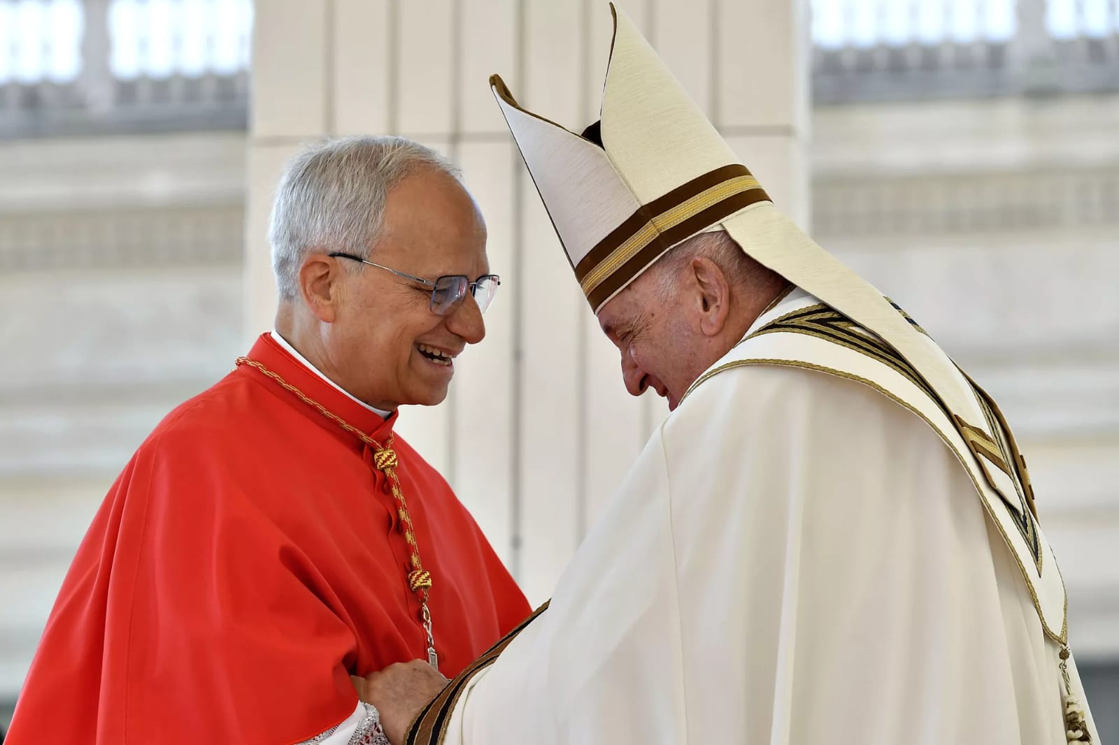 Robert Francis Prevost bersama mendiang Paus Fransiskus. Foto: Dok. Vatican Media