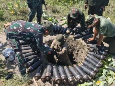 PICU LEDAKAN: Lubang sumur yang diduga dipakai untuk pemusnahan amunisi tidak layak pakai di Garut. (Foto: ISTIMEWA)