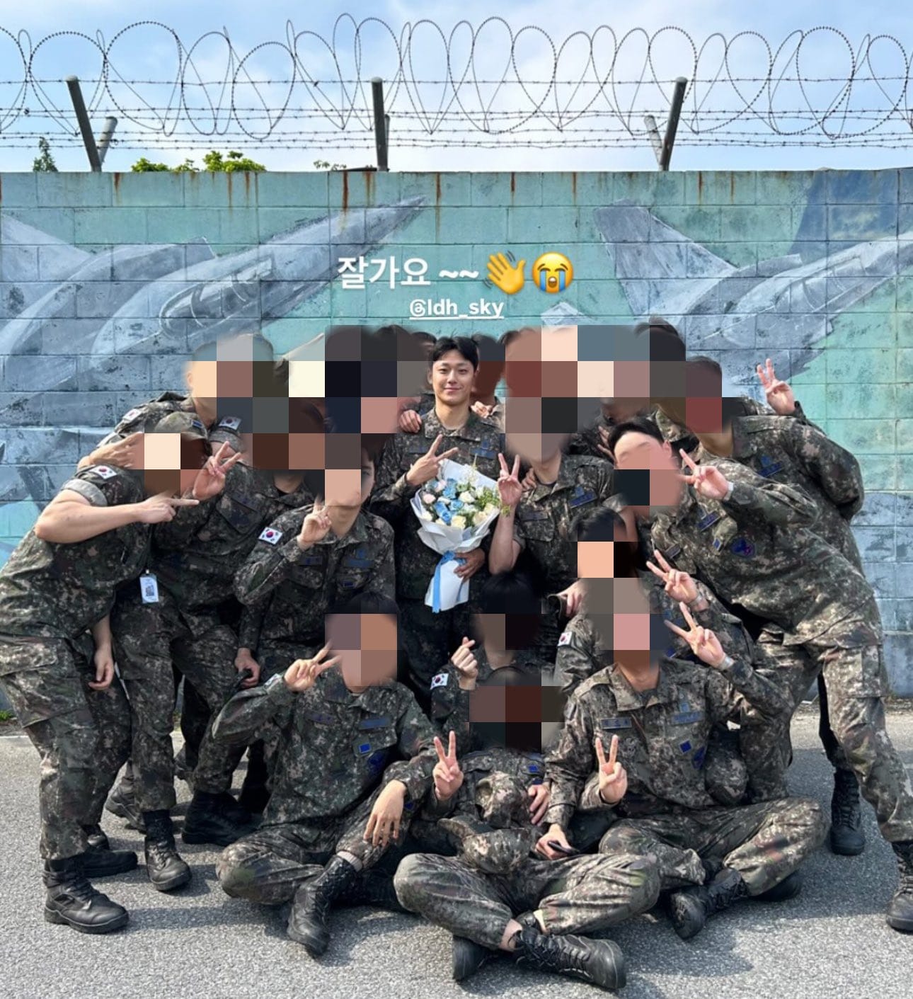 Lee Do Hyun menyelesaikan wamil sebagai band militer. Foto: Dok. X @yen1104LDH