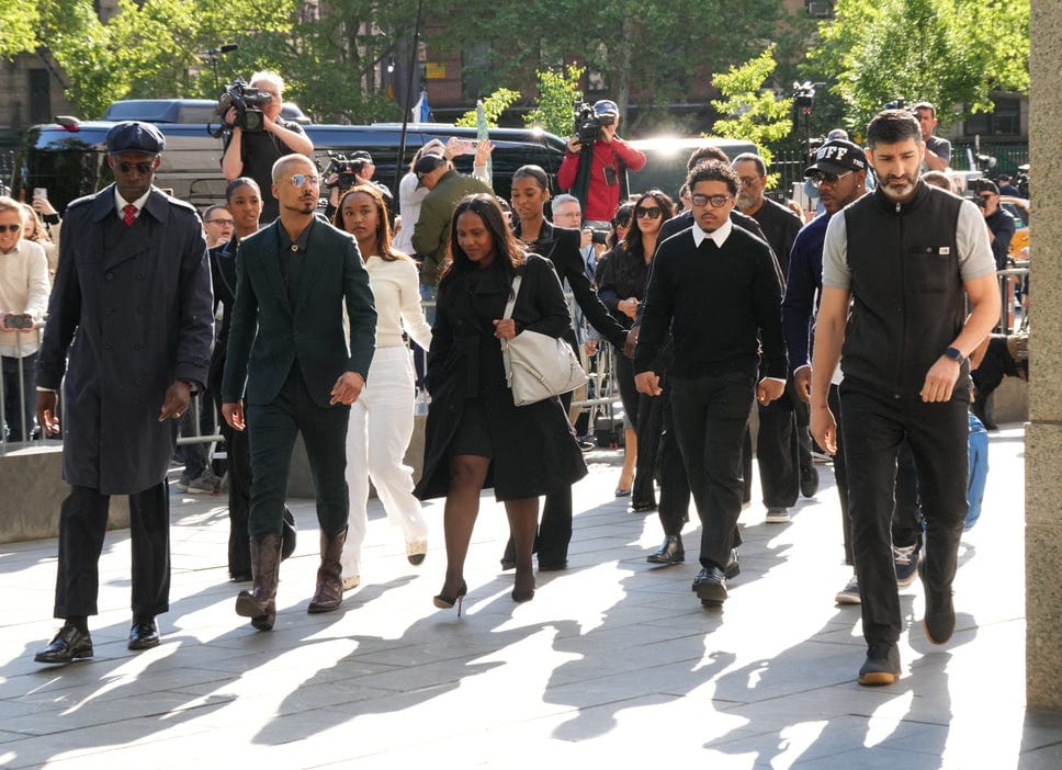 Anak-anak Diddy saat menghadiri sidang ayahnya. Foto: Dok. Getty Images