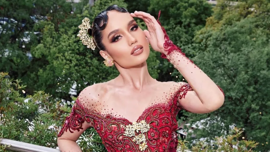 Cinta Laura Bawa Kebaya dan Batik Mendunia di Cannes 2025
