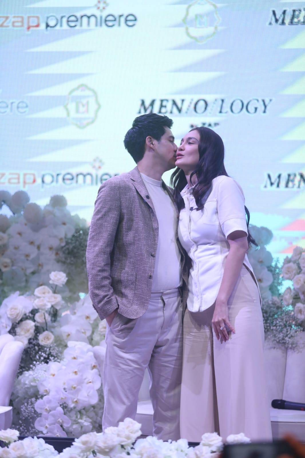 Luna Maya dan Maxime Bouttier semakin mesra setelah menikah. Foto: Dok. Reza/Nyata