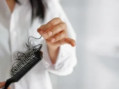 Ilustrasi tips mengatasi rambut rontok setelah melahirkan. (Foto: Dok. Net)