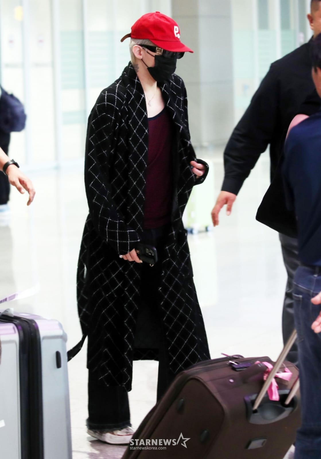 G-Dragon kembali dari Manila, Filipina. Foto: Dok. Starnews