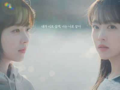 Park Bo Young jadi kembar identik di drakor 'Our Unwritten Seoul'. Foto: Dok. X @Cjn_Drama