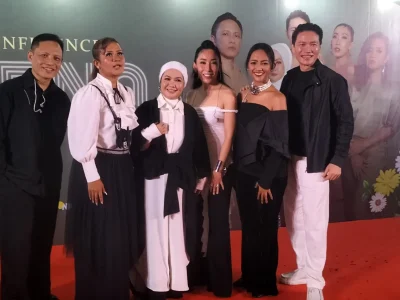 Personel WARNA di peluncuran single 'Rahasia Hati'. Dari kiri: Stephen Tamadji, Victoria Margaretha, Dea Mirella, Ary Kirana, Nina Tamam, dan Sarwana Thamrin. (Foto: Yanuar/Nyata)