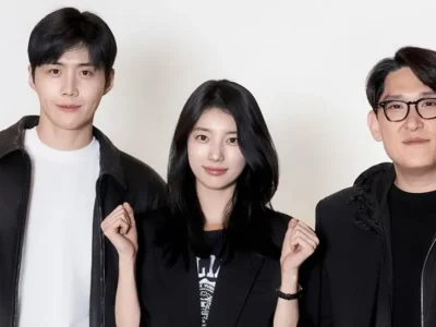 Kim Seon Ho, Suzy, dan sutradara Han Jae Rim, akan bekerja sama di drakor 'Delusion'. Foto: Dok. Instagram @disneyplushotstarid