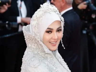 Penampilan Syahrini di Cannes 2025 dihujat netizen. Foto: Dok. Instagram @princessyahrini