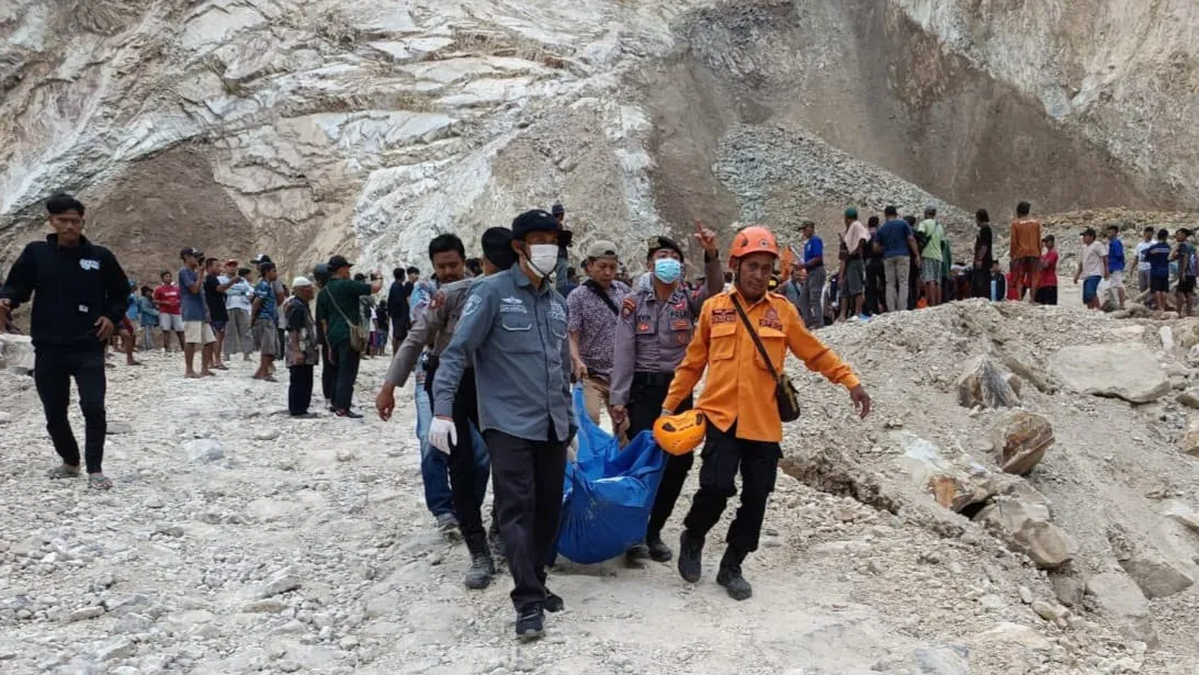 Longsor Tambang Batu Gunung Kuda Cirebon, 13 Orang Tewas