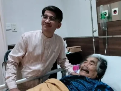 Ruben Onsu menjenguk Jaja Mihardja. Foto: Dok. Instagram @jajamiharja_ofc