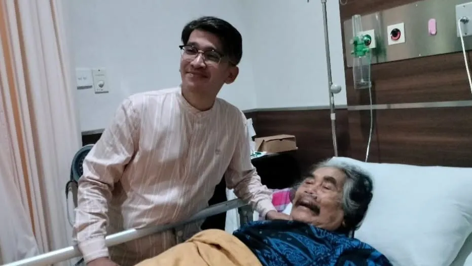 Momen Haru Ruben Onsu Jenguk Jaja Mihardja di Rumah Sakit