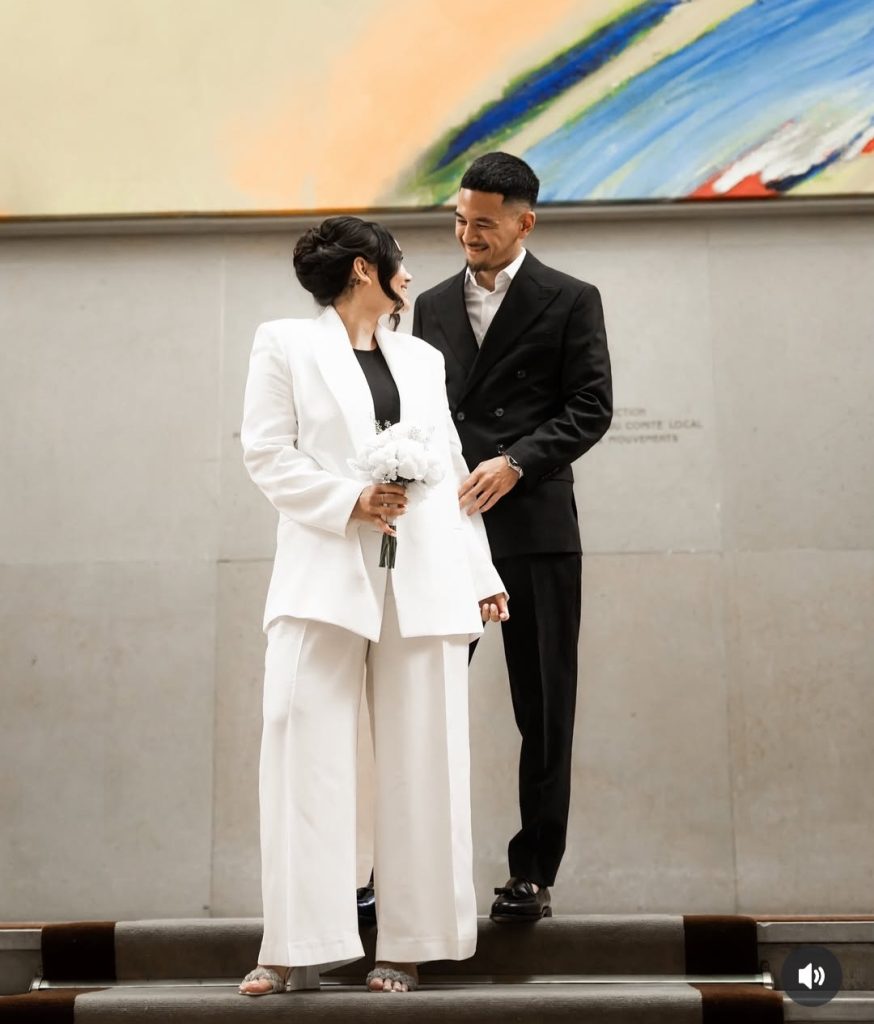 Gaya mempelai dalam pernikahan yang sederhana (Foto: Instagram/alexandra.dgs)