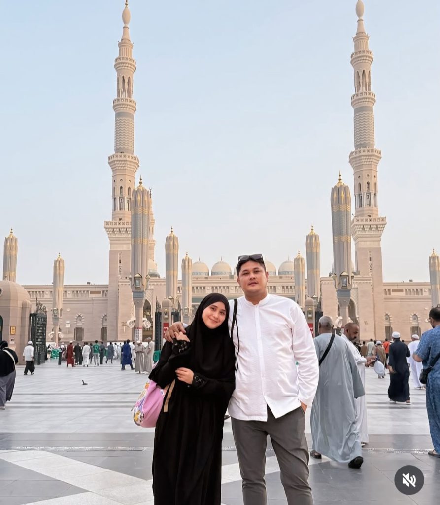 Ryana Dea dan suami berada di Madinah (Foto: Instagram/ryana_dea)