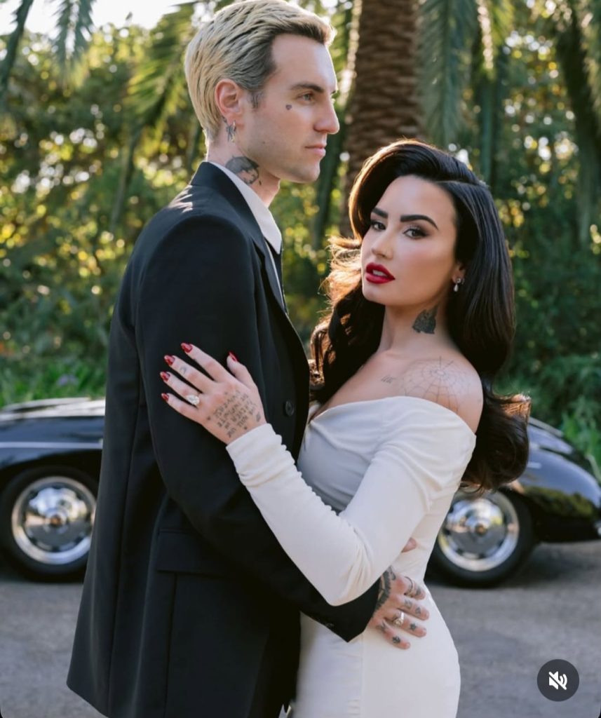 Foto bersama yang terlihat seperti pre wedding (Foto: Instagram/ddlovato)