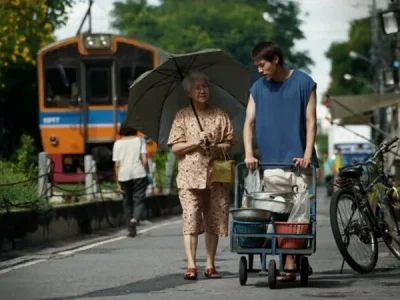 Film Thailand ‘How to Make Millions Before Grandma Dies’ segera dibuat versi Hollywood (Foto: Dok. Netflix)