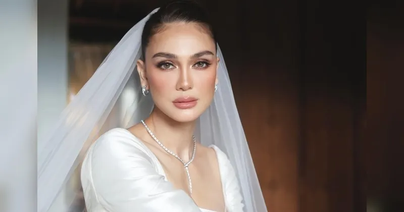 Rahasia Glaze Skin Luna Maya yang Curi Perhatian di Resepsi ke Dua