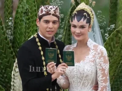 Luna Maya dan Maxime Bouttier sah menikah (Foto: YouTube/Luna Maya)