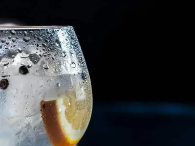 ILUSTRASI : Sparkling water atau air soda. Foto: Jez Timms/Unsplash