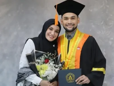 Teuku Wisnu raih gelar sarjana di usia 40 tahun (Foto: Instagram/shireensungkar)