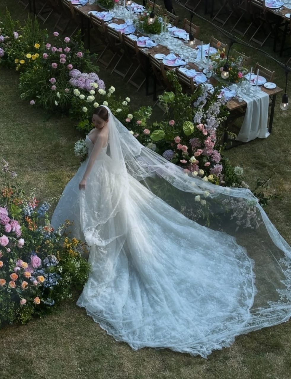 Penampilan cantik Min eks Min A menganakan gaun pengantin. Foto: Dok. Instagram @kwon_jo