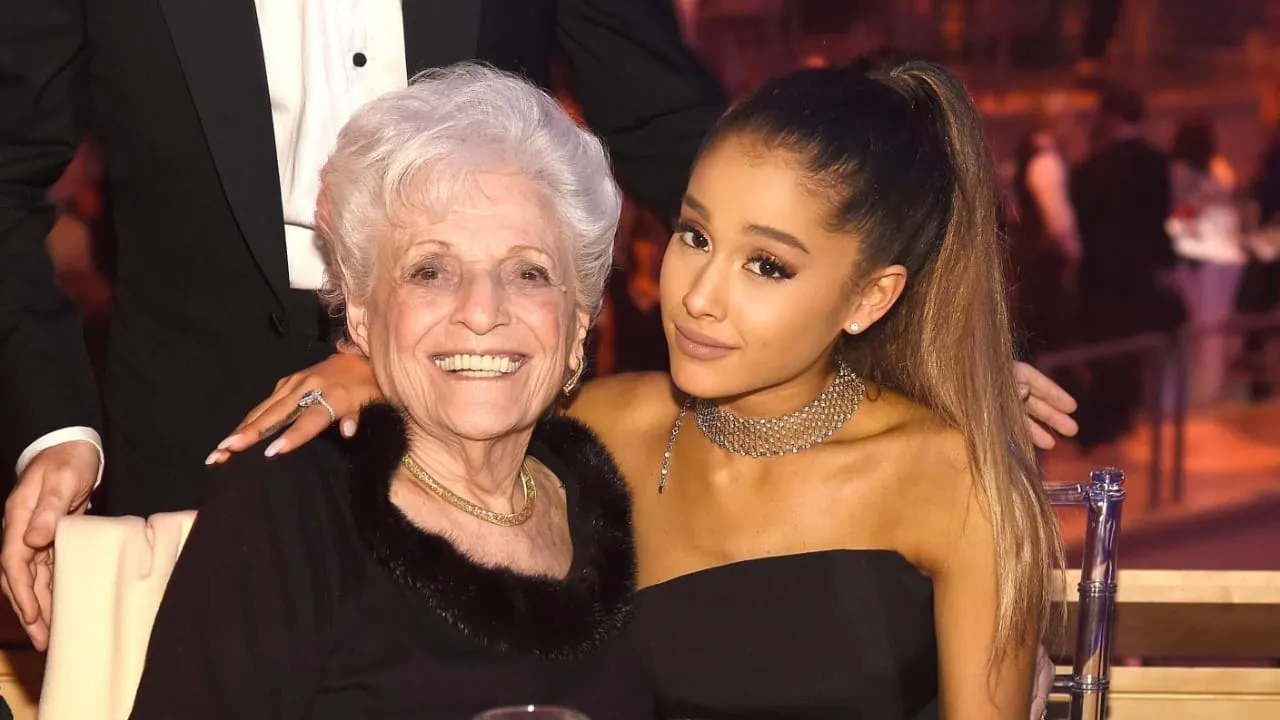 Nenek Meninggal, Ariana Grande Kenang Momen Manis